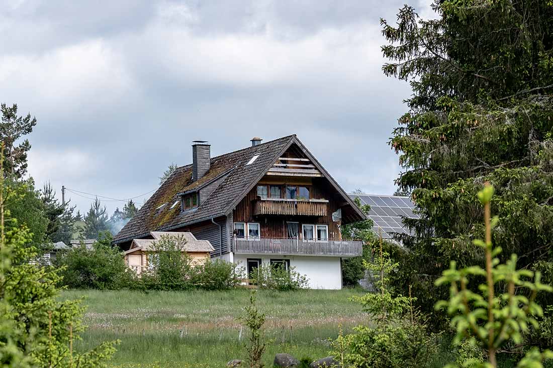 Unser nachhaltig bewirtschafteter Bauernhof ist umgeben von unserem eigenen Vertragsnaturschutzgebiet.
